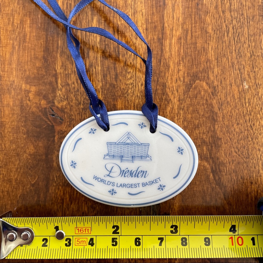 Vintage Longaberger Dresden World’s Largest Basket Pottery Tie-on - Picture 3 of 7